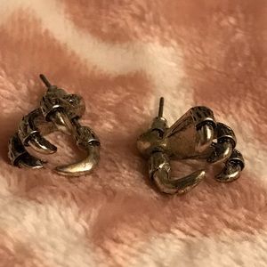 Claw earrings